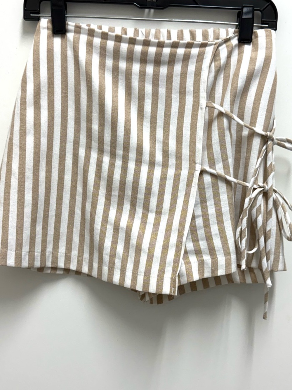 Like New! Striped Wrap Skort in White and Beige - Picture 7 of 10
